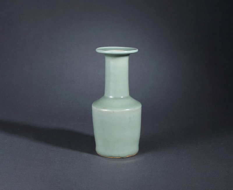 明 龙泉窑粉青釉纸槌瓶