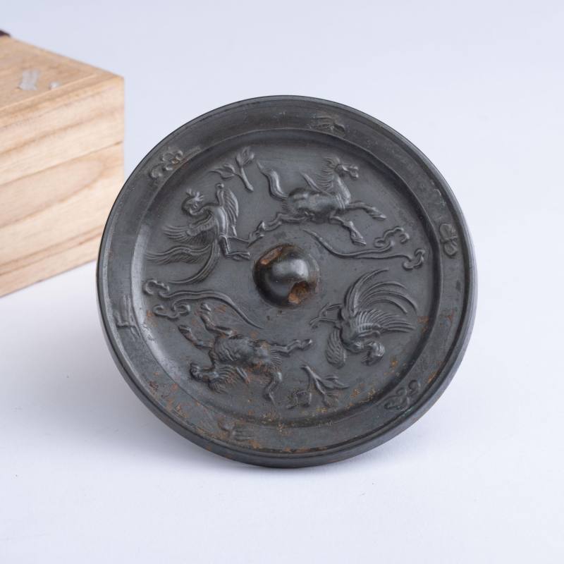    唐 雙鸞雙馬紋銅鏡