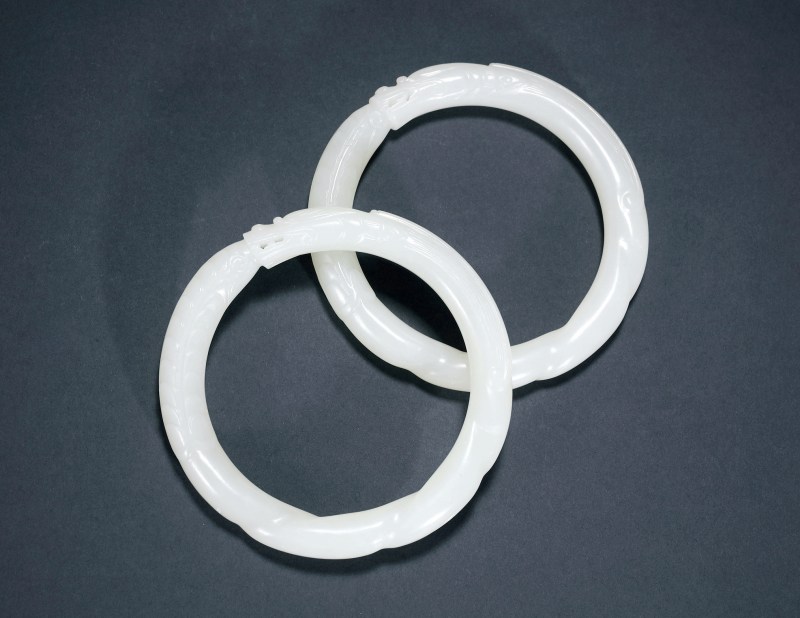 清 白玉龙咬尾手镯一对 - 图2