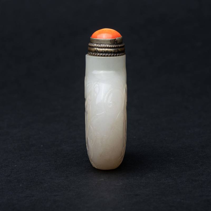    清 螭龍紋白玉鼻煙壺 - 图2