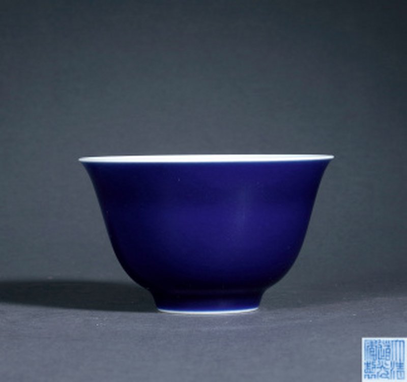 清道光 宝石蓝釉杯