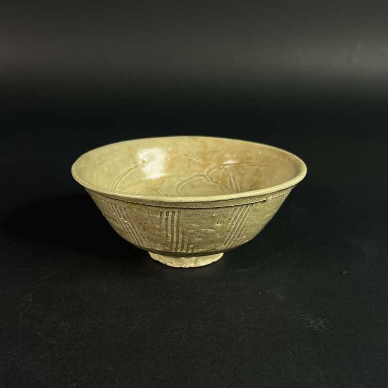 明 同安窑剔花纹碗