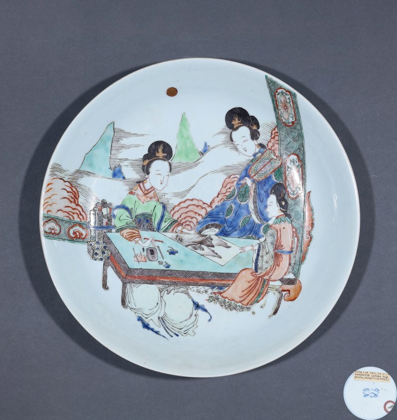 清康熙 五彩仕女图大盘 - 图2