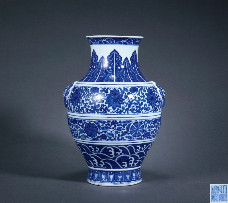 清 青花缠枝莲纹铺首尊 - 图2