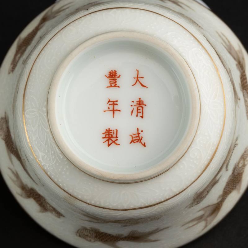    清咸豐 白地描金魚紋蓋杯帶托一對 - 图13