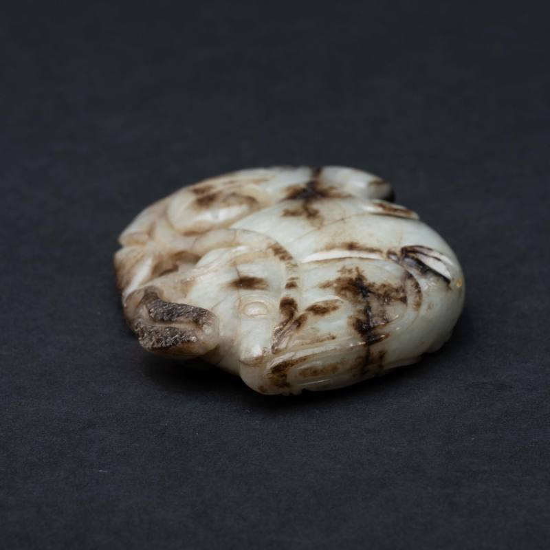    明 青白玉荷葉鱖魚掛件 - 图7