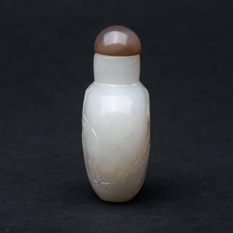    清 白玉雙馬紋鼻煙壺 - 图2