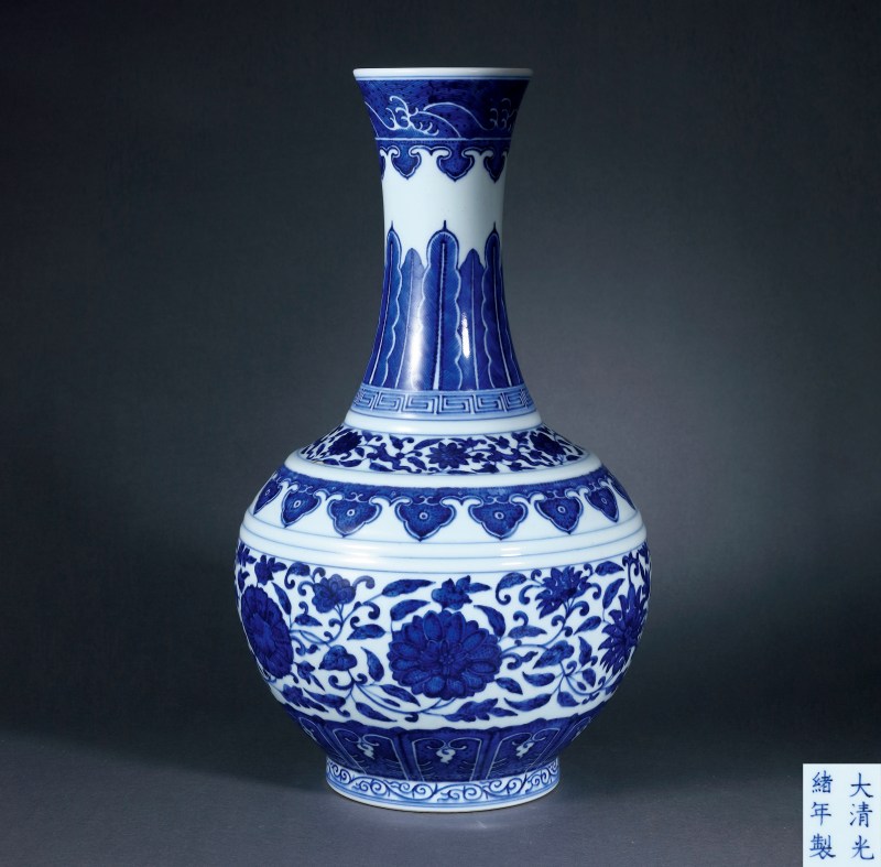 清光绪 青花缠枝花卉弦纹赏瓶 - 图2