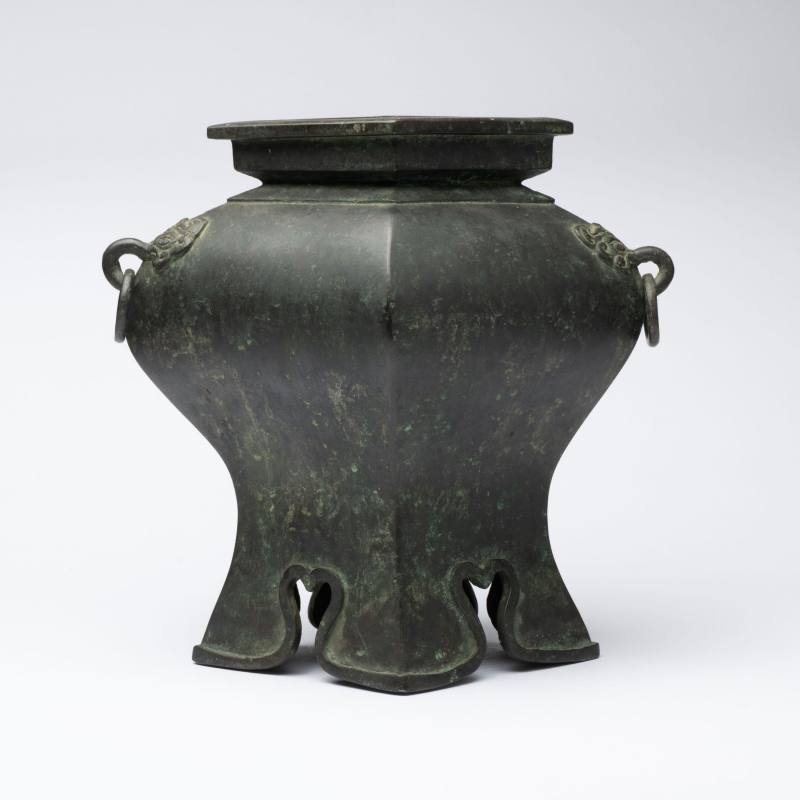    明 菱形鋪首銅壺