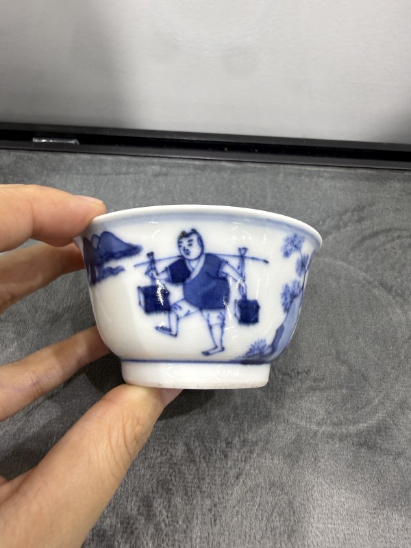 清康熙青花货郎图杯碟一套 - 图8