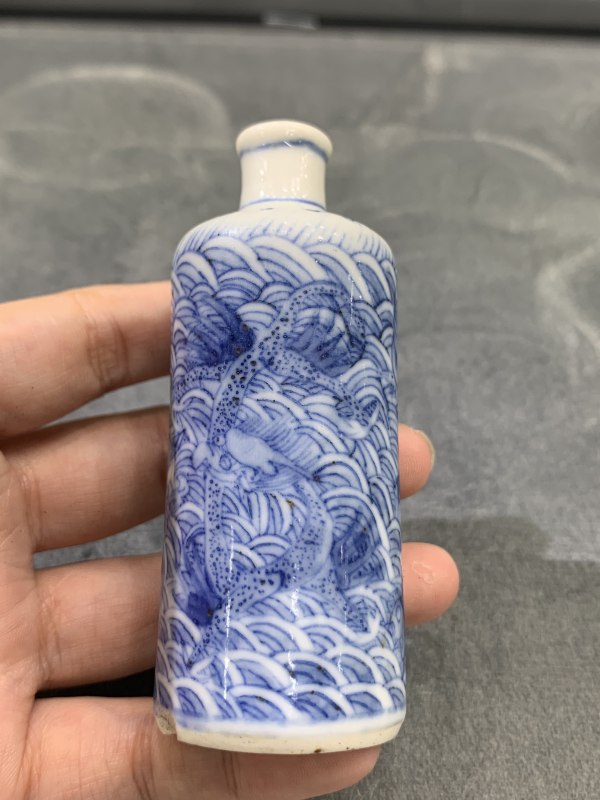 清晚期青花海八怪鼻烟壶 - 图5