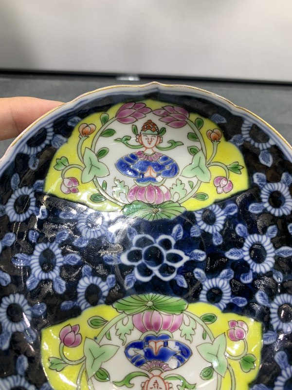 清乾隆青花留白开光粉彩莲花观音纹杯碟一套 - 图10