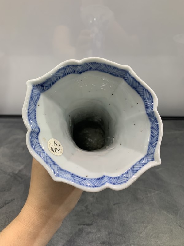清康熙青花山水楼阁纹海棠形花觚 - 图7