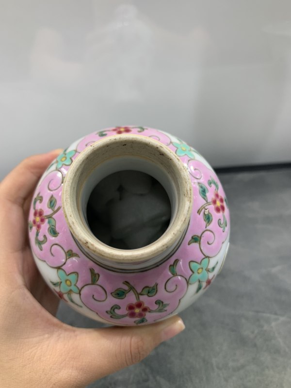 清晚期粉彩富贵大吉图瓶 - 图8