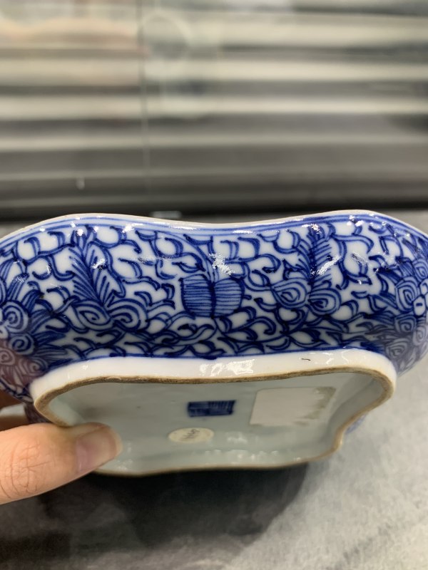 清嘉庆青花淡描缠枝花卉纹福寿纹桃型钮盖盒 - 图6