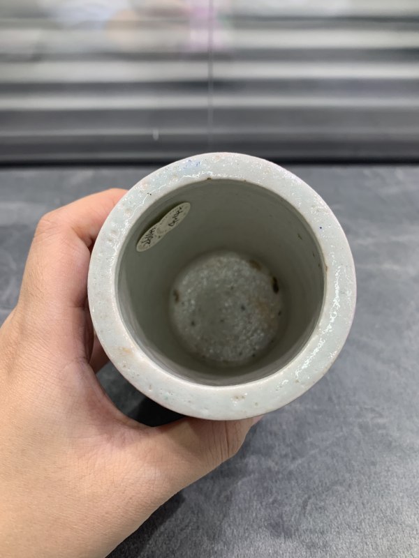 清晚期粉彩胭脂紫地轧道荷塘鸳鸯图小笔筒 - 图6