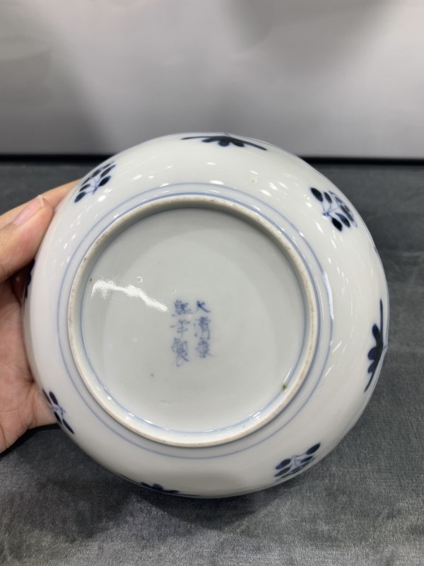 清乾隆青花留白开光粉彩莲花观音纹杯碟一套 - 图12