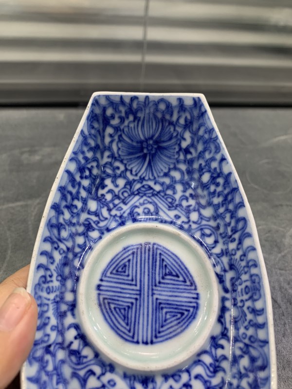 清中期青花缠枝莲寿字纹茶船 - 图9