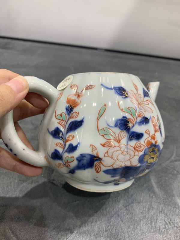 清康熙青花加彩花卉纹瓜棱形壶 - 图4