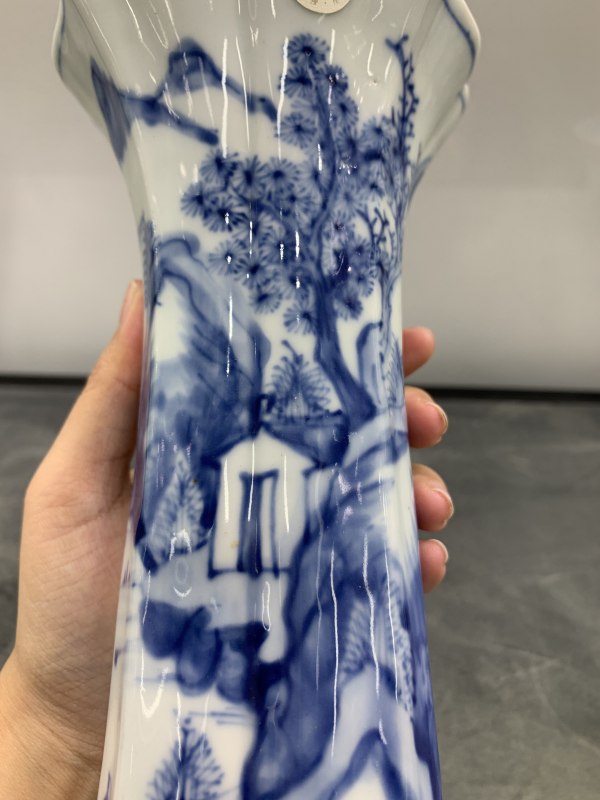 清康熙青花山水楼阁纹海棠形花觚 - 图10