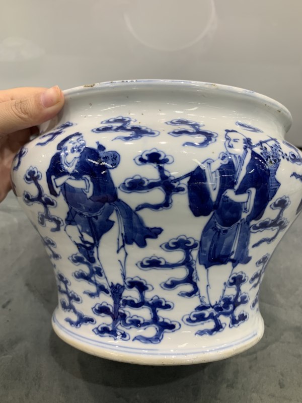 清晚期青花八仙人物故事纹马蹄尊 - 图2