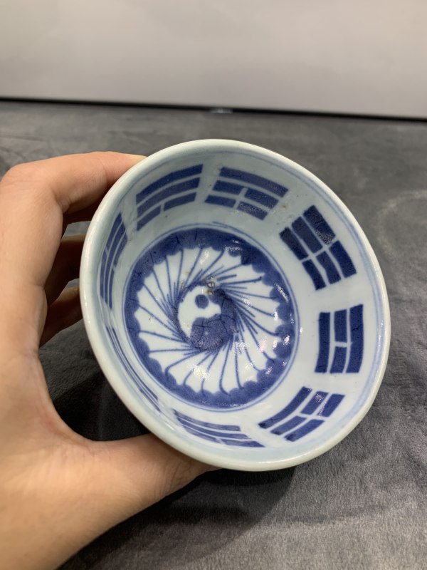 清雍正外粉青釉内青花太极八卦纹杯 - 图7