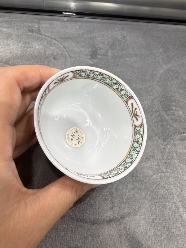 清雍正广珐琅墨彩炉瓶三事纹小杯 - 图9