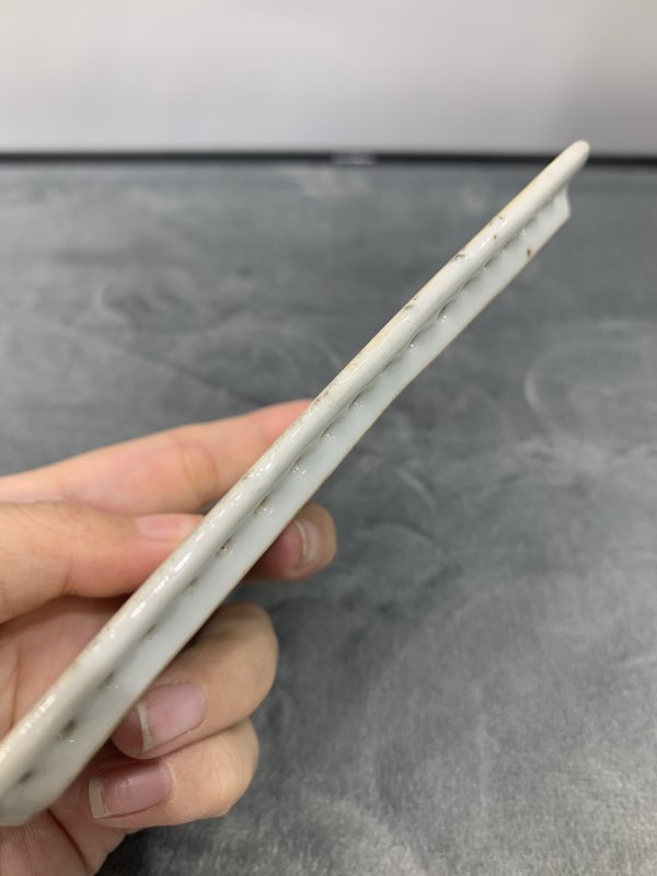 清晚期粉彩荷塘鸳鸯图瓷枕 - 图8