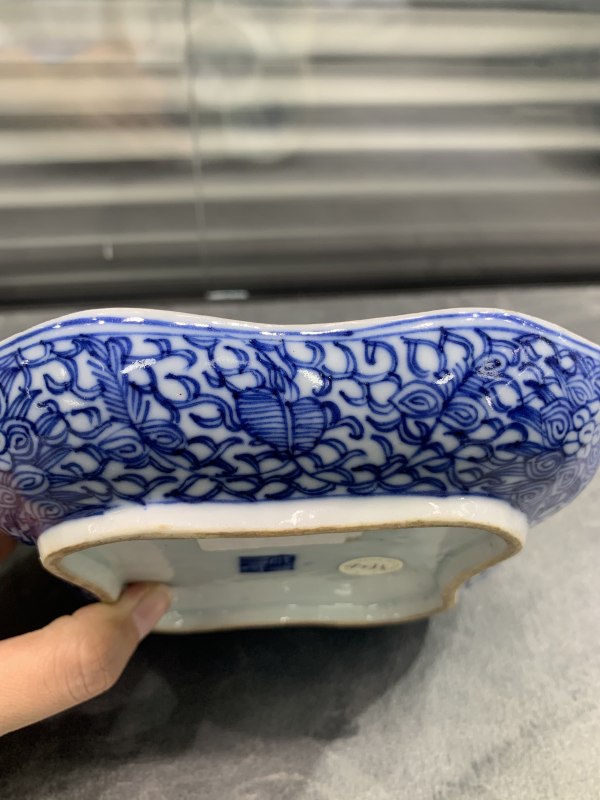 清嘉庆青花淡描缠枝花卉纹福寿纹桃型钮盖盒 - 图7