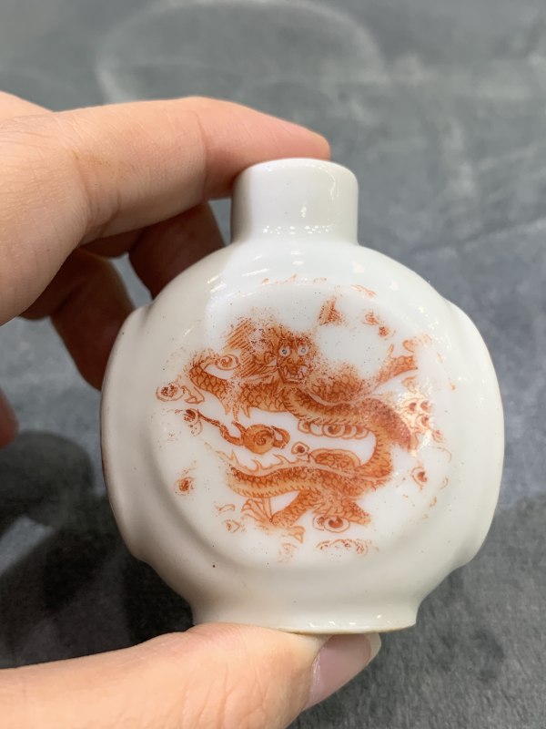 清晚期矾红云龙纹鼻烟壶 - 图4