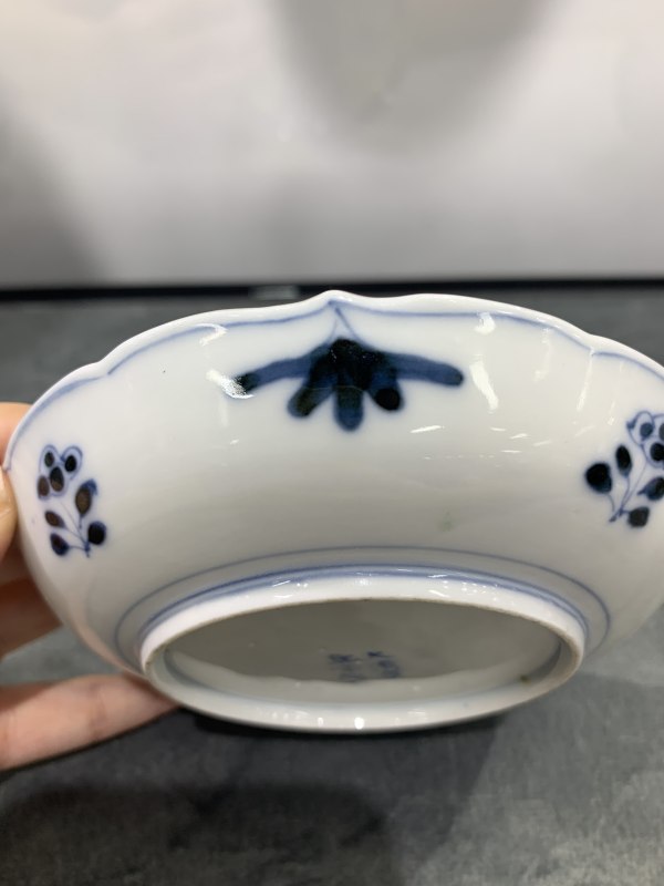 清乾隆青花留白开光粉彩莲花观音纹杯碟一套 - 图13