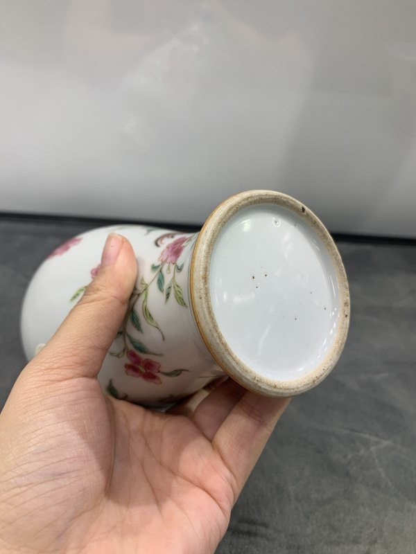 清晚期粉彩富贵大吉图瓶 - 图12