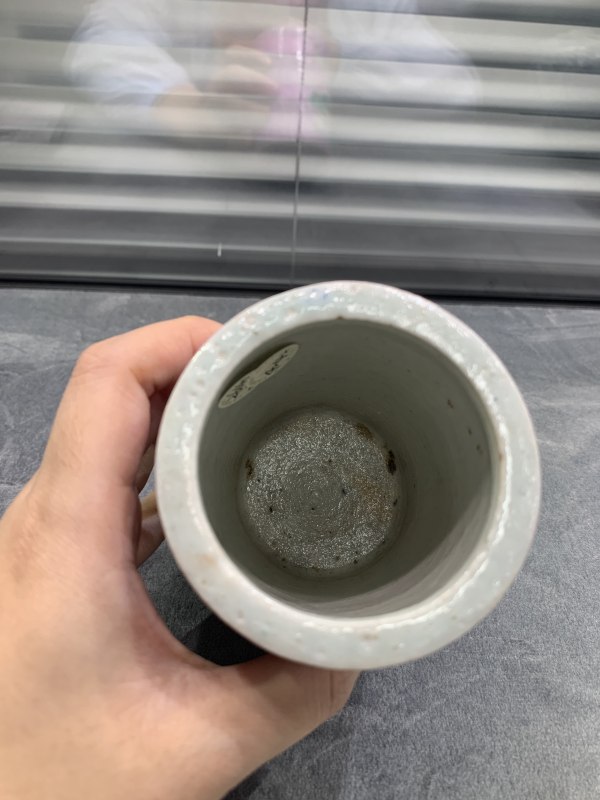 清晚期粉彩胭脂紫地轧道荷塘鸳鸯图小笔筒 - 图7