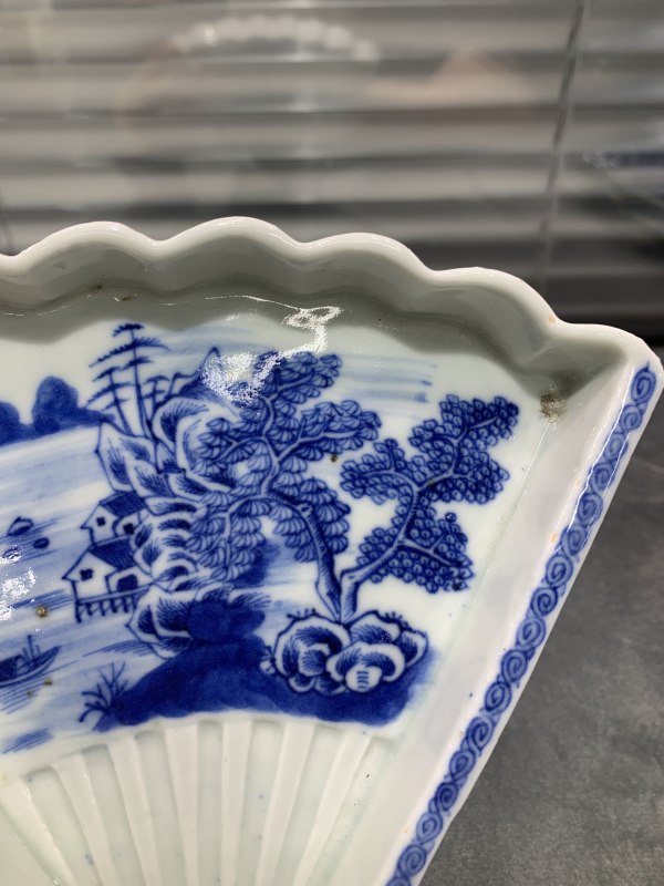 清道光青花山水楼阁纹扇形盘 - 图3