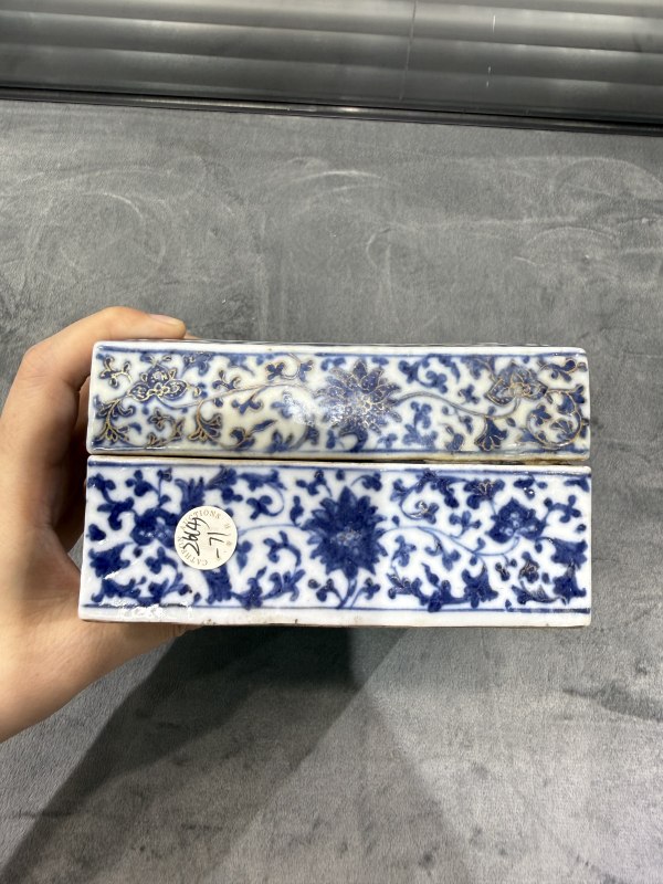 清乾隆青花描金缠枝莲纹开光粉彩加官进爵四方大盖盒 - 图5
