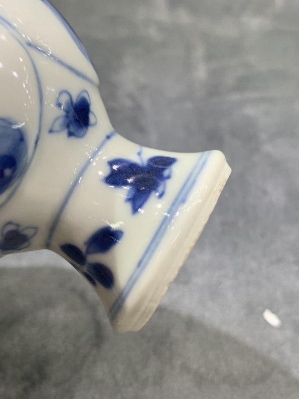 清康熙青花四美图瓜棱小瓶 - 图9