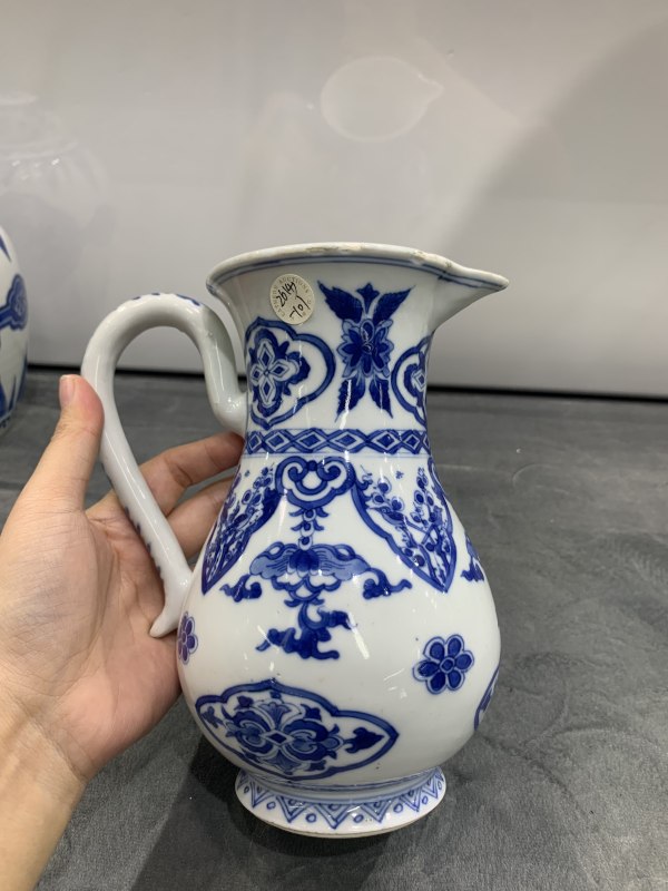 清康熙青花蝶恋花喜上眉梢纹花浇 - 图2