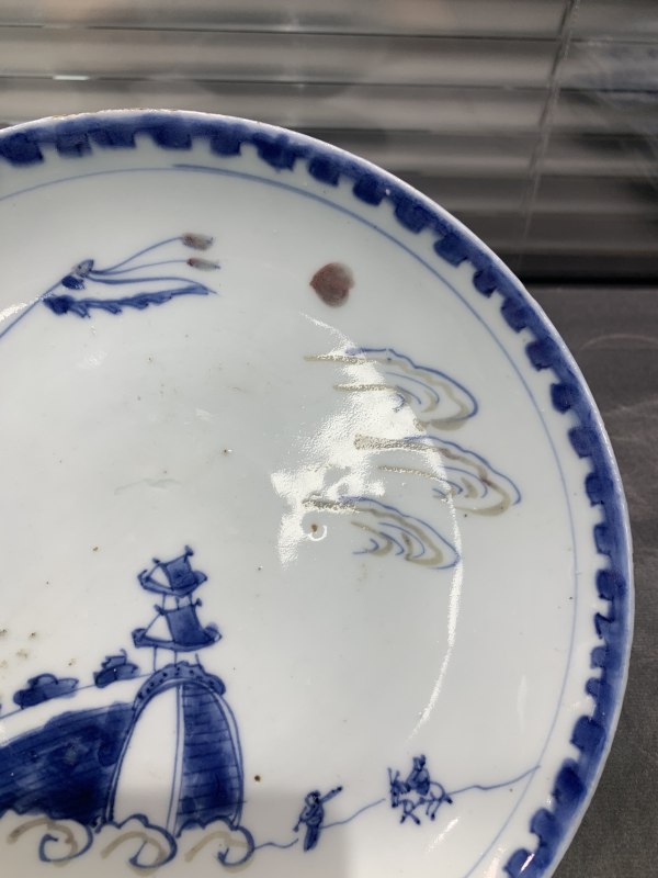明天启青花釉里红城郭人物纹盘 - 图4