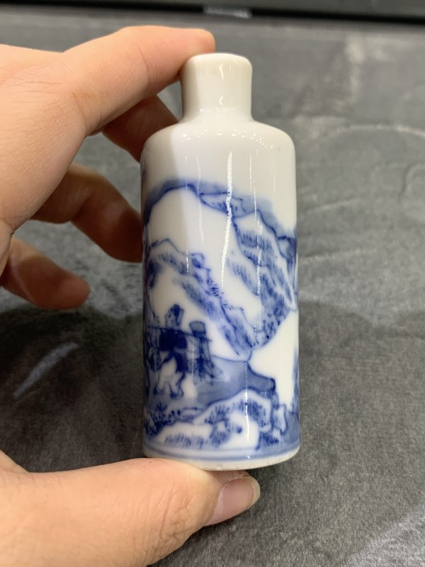 清晚期青花踏雪寻梅图鼻烟壶 - 图3