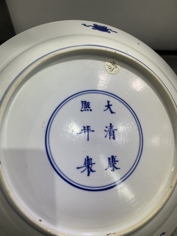 清康熙青花惠明寄书人物故事纹折沿大盘 - 图7