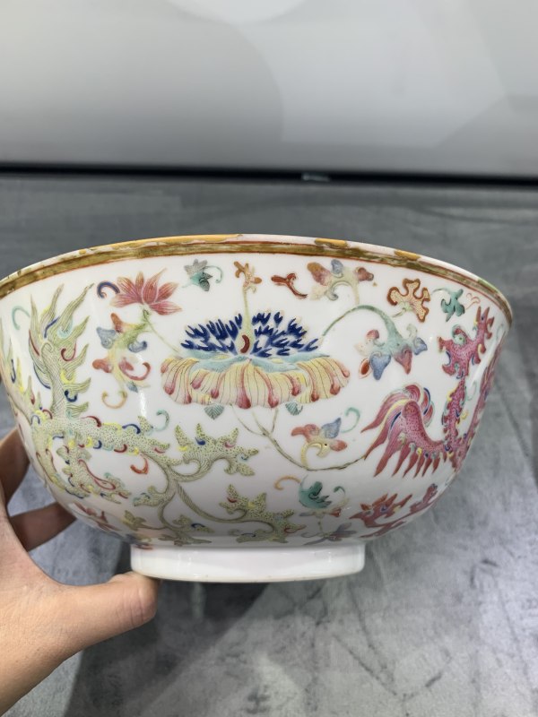 清光绪粉彩葵凤穿花纹大碗 - 图2