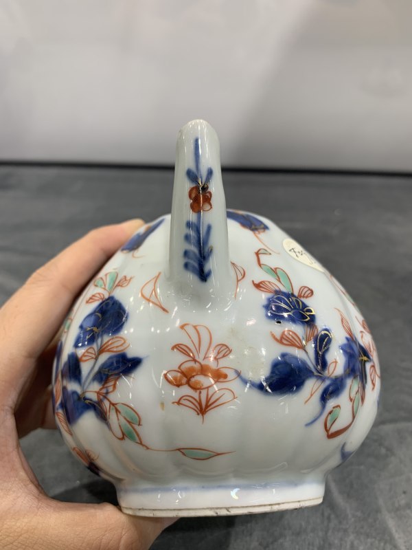 清康熙青花加彩花卉纹瓜棱形壶 - 图6