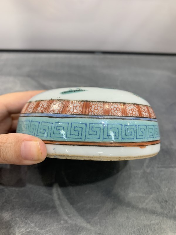 清晚期粉彩张生逾墙纹盖罐 - 图14