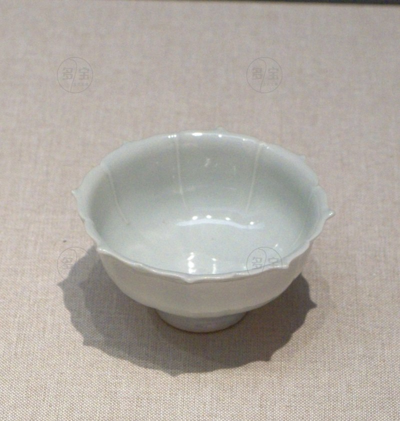 元 卵白釉菱花口盏 - 图3