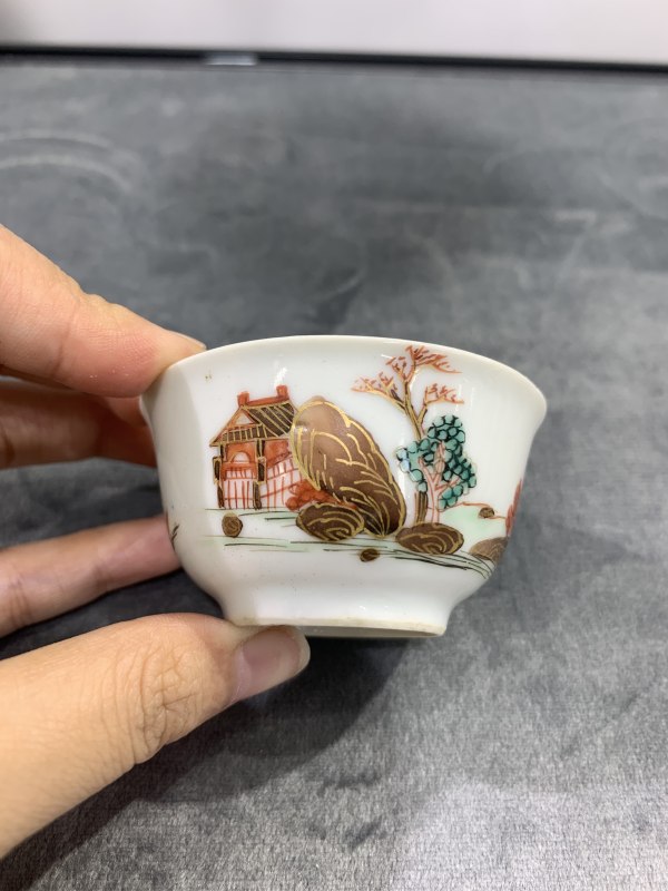 清乾隆粉彩描金山水楼阁纹小杯 - 图2
