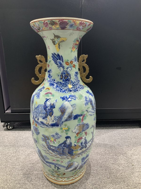清道光粉青釉青花堆白加彩仙人乘槎渡鹊桥纹双耳大瓶 - 图2