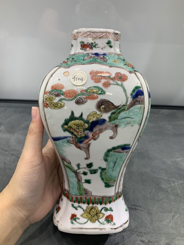清康熙五彩麒麟纹四方倭角狮钮盖瓶 - 图2