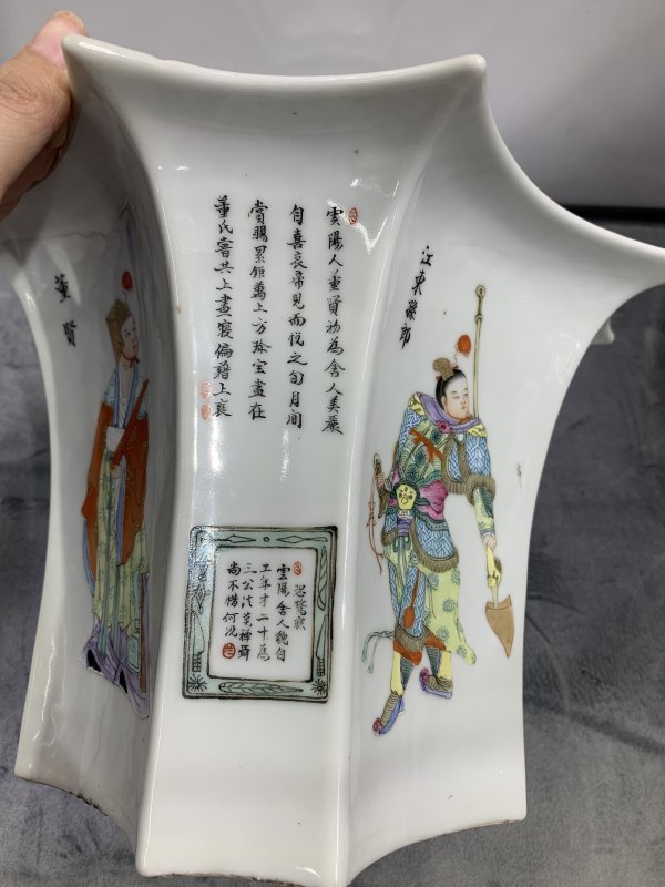 民国粉彩无双谱人物故事纹诗文八方花盆 - 图9