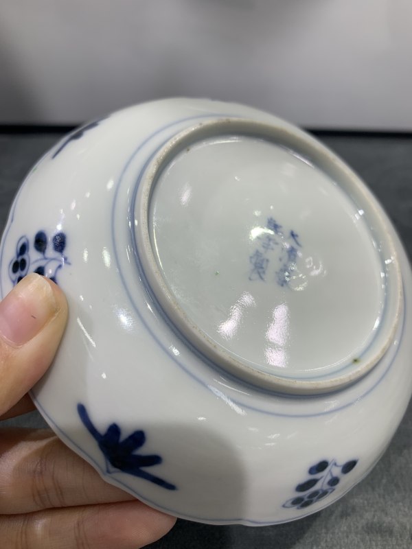 清乾隆青花留白开光粉彩莲花观音纹杯碟一套 - 图15