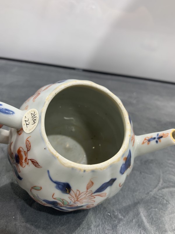 清康熙青花加彩花卉纹瓜棱形壶 - 图7